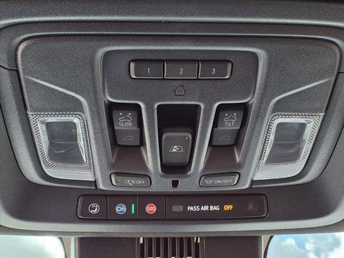 Used 2025 GMC Sierra 2500 AT4X image 18