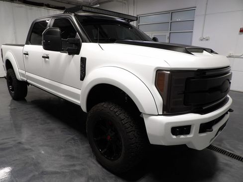 Used 2019 Ford F250 Lariat w/ Lariat Ultimate Package AWD/4WD image 2