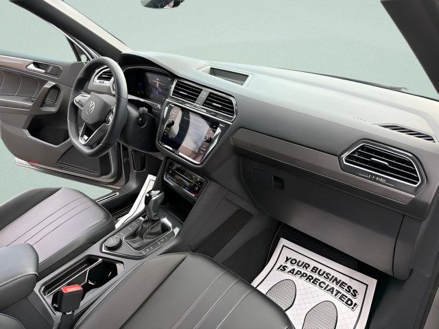 Certified 2024 Volkswagen Tiguan SE R-Line AWD/4WD image 28