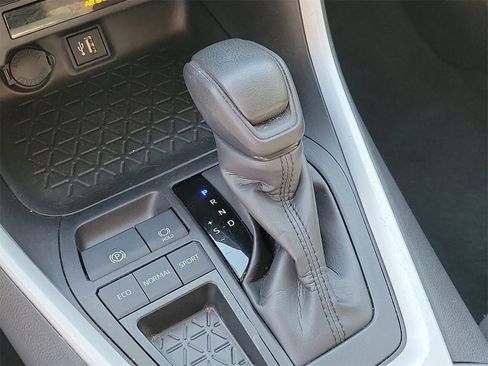 Used 2024 Toyota RAV4 XLE image 27