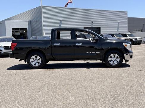 Used 2018 Nissan Titan SV w/ SV Convenience Package RWD image 5