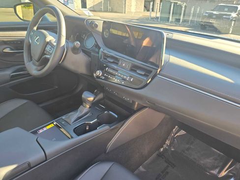 Used 2025 Lexus ES 350 w/ Premium Package image 12