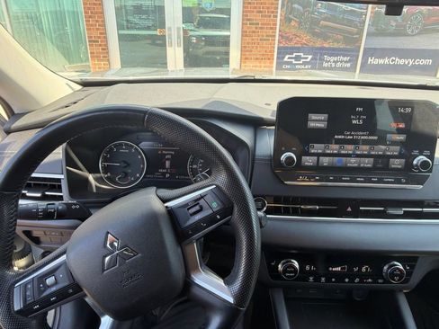 Used 2024 Mitsubishi Outlander SE AWD/4WD image 11