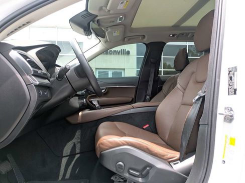 Used 2020 Volvo XC90 T6 Momentum AWD/4WD image 2