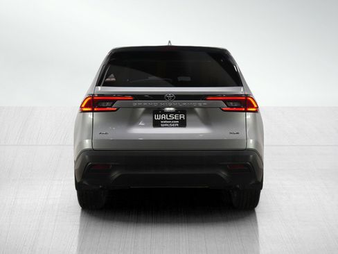 Used 2025 Toyota Grand Highlander AWD image 4