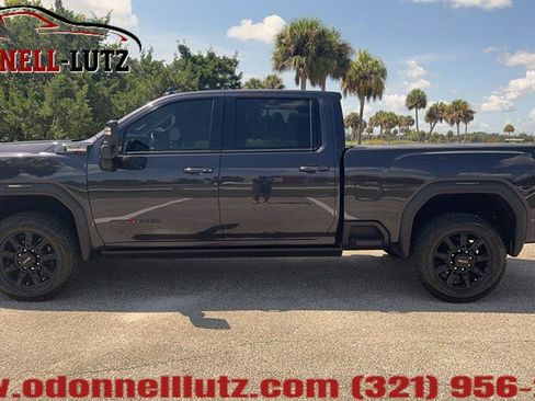 Used 2025 GMC Sierra 2500 AT4 w/ AT4 Premium Plus Package AWD/4WD image 3