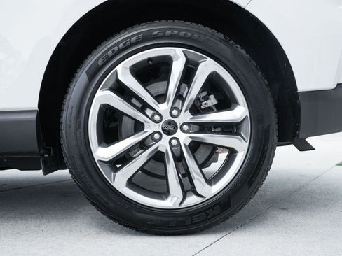 Used 2023 Ford Edge SE image 28