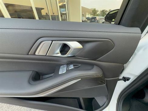Used 2022 BMW X7 xDrive40i w/ Executive Package AWD/4WD image 28