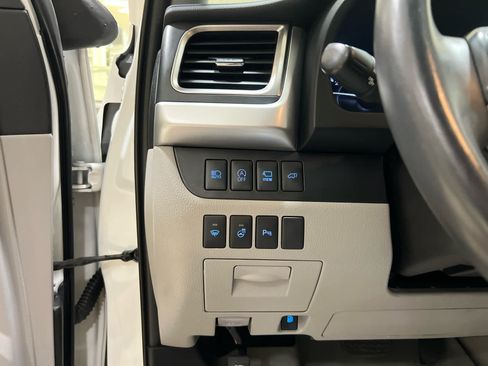 Used 2019 Toyota Highlander Limited Platinum w/ Carpet Mat Package (TMS) AWD/4WD image 28