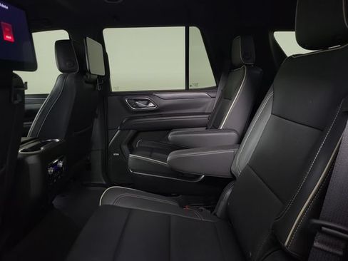 Used 2024 GMC Yukon SLT w/ SLT Luxury Package AWD/4WD image 13
