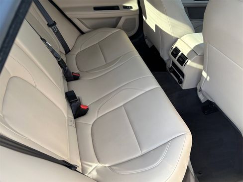 Used 2017 Jaguar XF Premium image 13