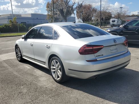 Used 2017 Volkswagen Passat 1.8T SEL Premium image 4