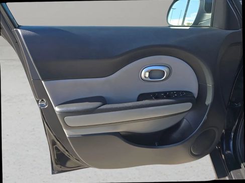 Used 2015 Kia Soul image 9