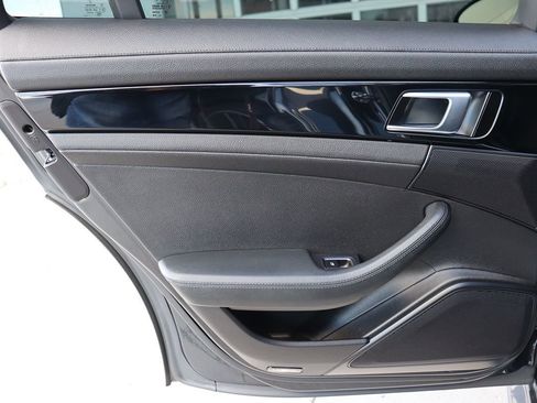 Used 2017 Porsche Panamera image 45