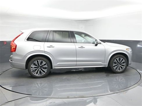 Used 2022 Volvo XC90 T6 Momentum w/ Climate Package image 8