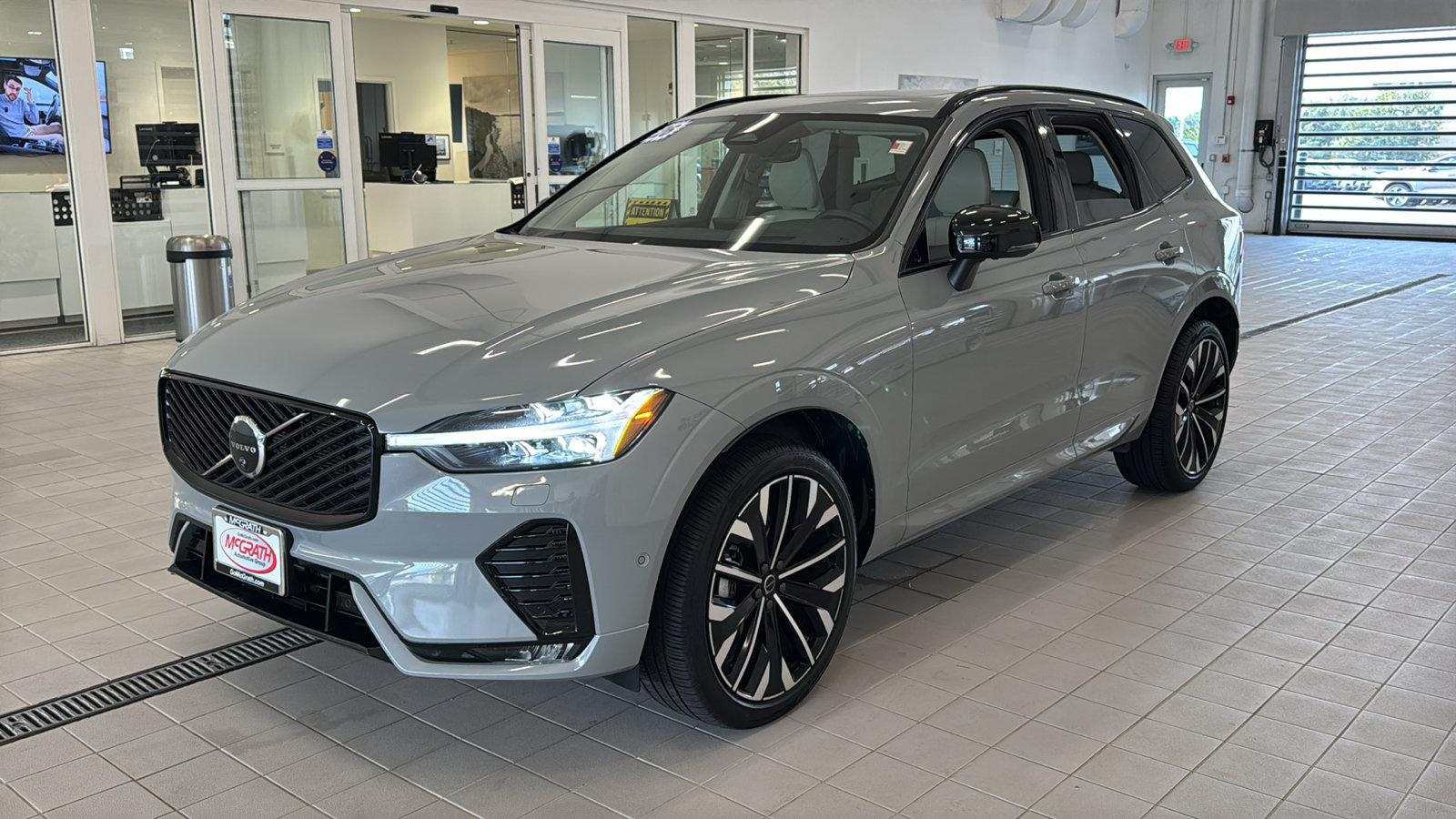 Used 2026 Volvo XC60 B5 Ultra AWD/4WD image 9