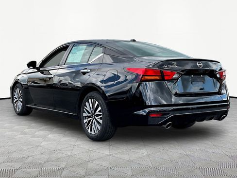 Used 2023 Nissan Altima 2.5 SV w/ SV Premium Package FWD image 4
