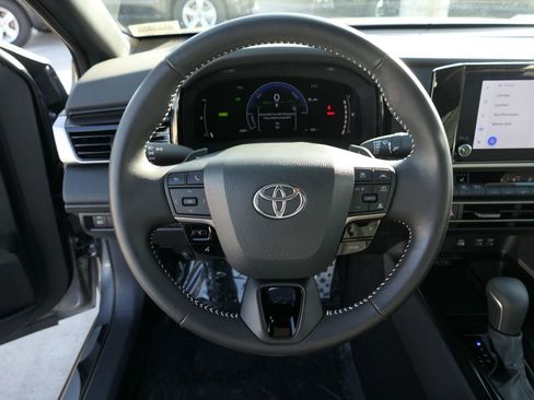 Used 2025 Toyota Camry SE image 17