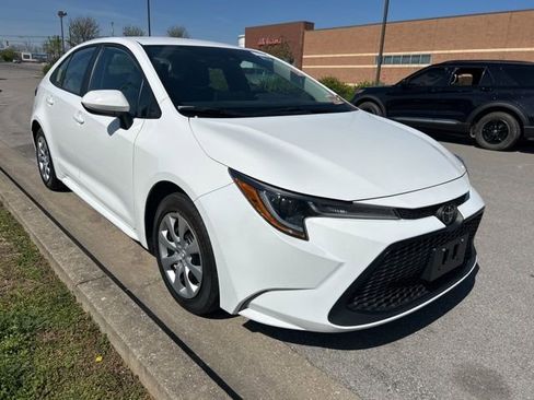 Used 2022 Toyota Corolla LE FWD image 2