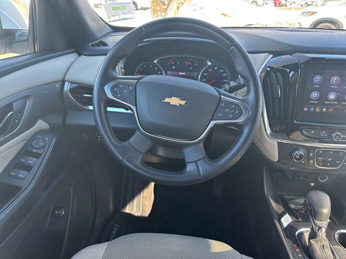 Used 2023 Chevrolet Traverse LT image 15