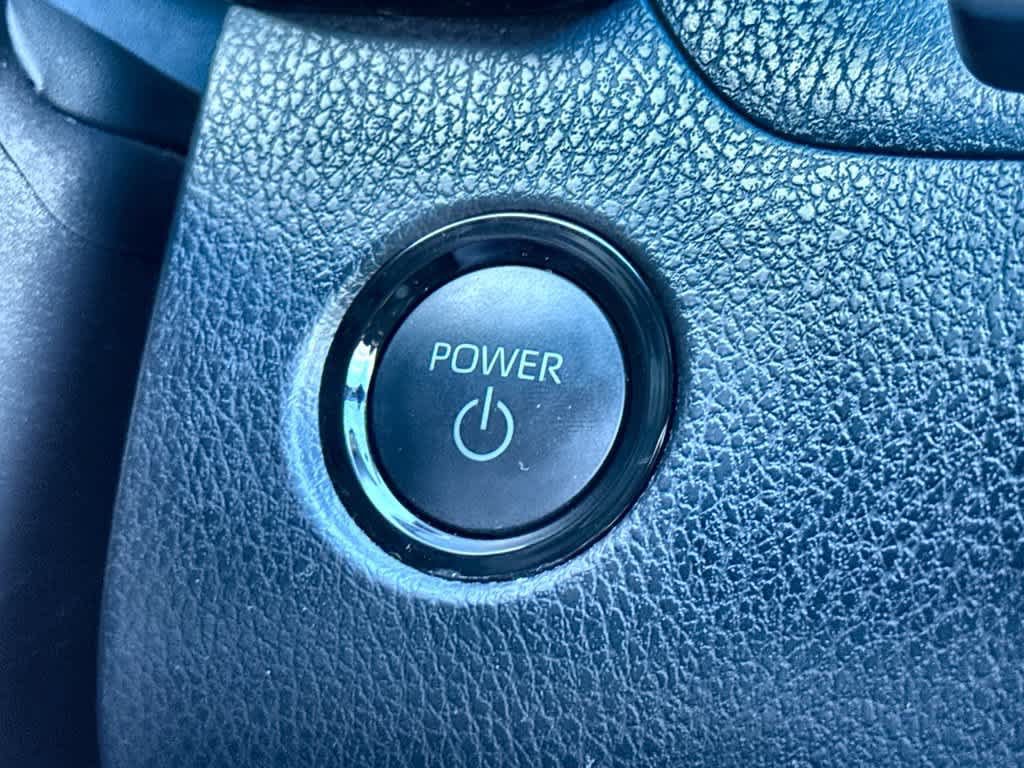 Used 2025 Toyota Camry SE w/ Convenience Package FWD image 17