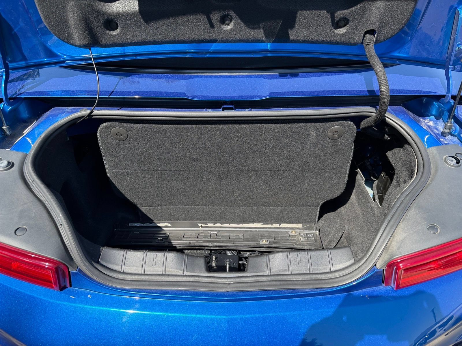 Used 2018 Chevrolet Camaro LT RWD image 36