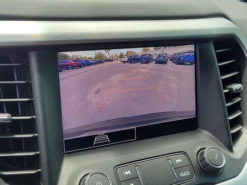 Used 2021 GMC Acadia SLE w/ Driver Convenience Package FWD image 26