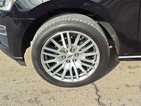 Certified 2022 Ford Expedition Max Platinum image 9
