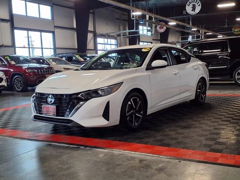 Used 2025 Nissan Sentra SV image 3