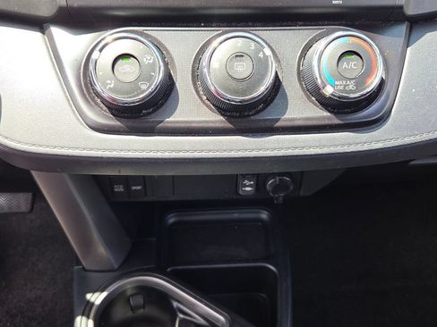 Used 2016 Toyota RAV4 LE FWD image 20