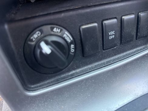 Used 2011 Nissan Pathfinder S AWD/4WD image 14