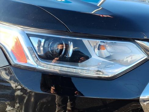 Used 2020 Chevrolet Traverse LT image 23