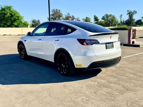 Used 2022 Tesla Model Y Long Range AWD/4WD image 10