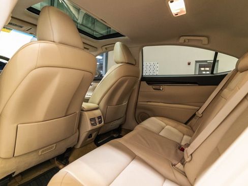 Used 2014 Lexus ES 350 w/ Luxury Package FWD image 14