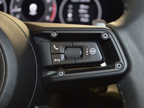 Certified 2025 Porsche Cayenne AWD/4WD image 22