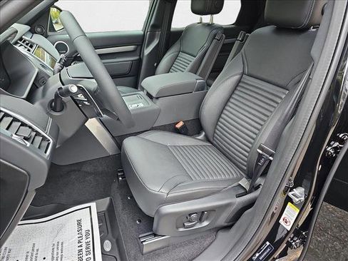 New 2024 Land Rover Discovery Dynamic SE image 10