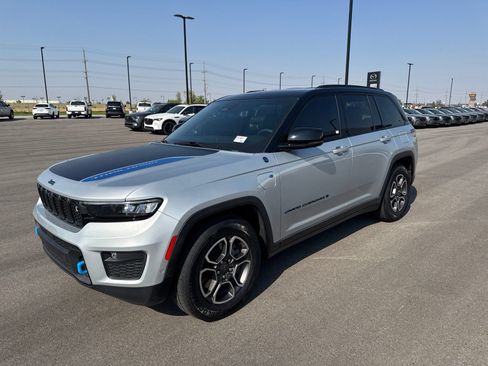 Used 2023 Jeep Grand Cherokee Trailhawk w/ Advanced Protech Group II AWD/4WD image 3