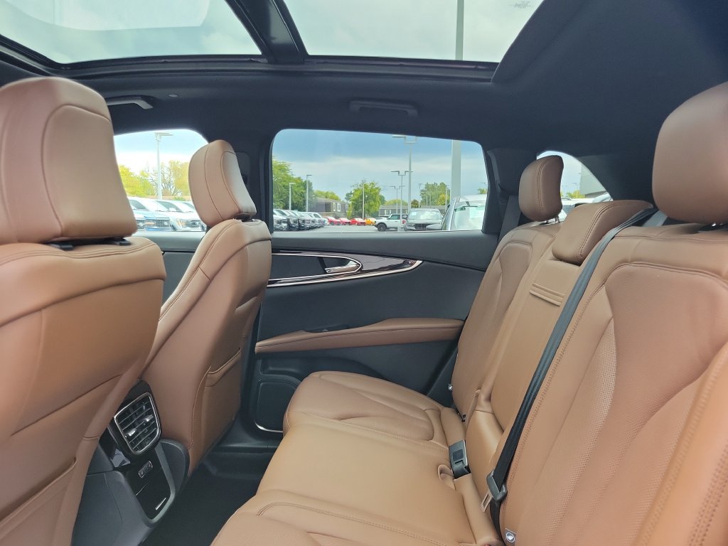 Used 2023 Lincoln Nautilus Reserve AWD/4WD image 14