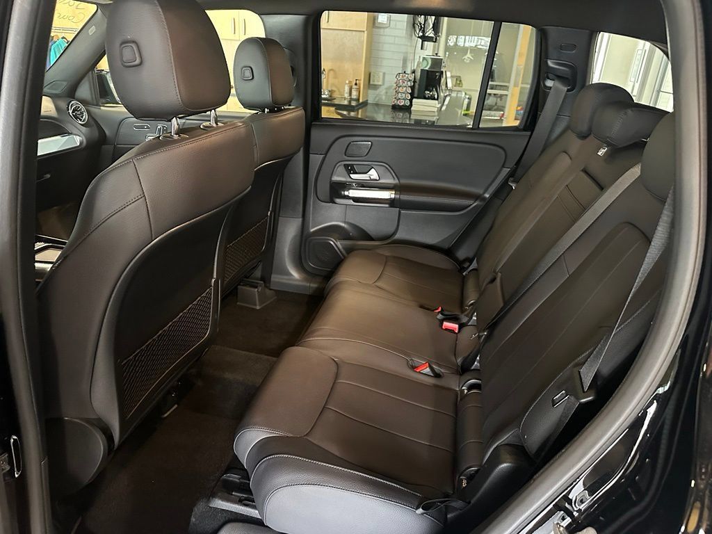 Used 2026 Mercedes-Benz GLB 250 4MATIC image 9