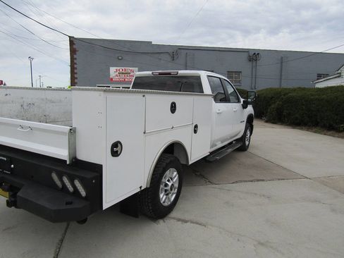 Used 2024 Chevrolet Silverado 2500 LT w/ Convenience Package image 5