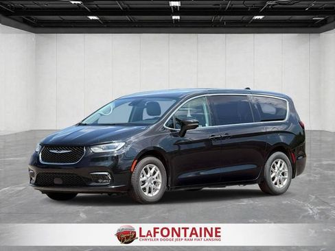 Used 2023 Chrysler Pacifica Touring-L FWD image 1