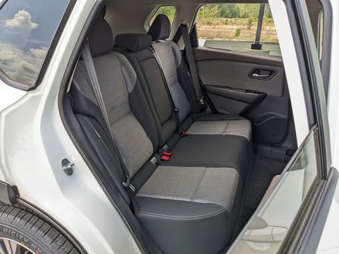 Used 2023 Nissan Rogue SV image 37