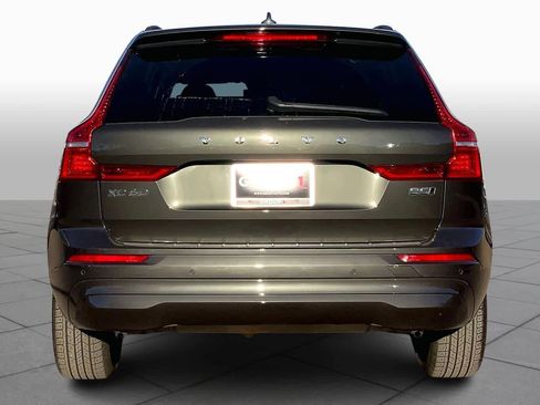 Used 2022 Volvo XC60 B5 Momentum w/ Protection Package Premier image 5