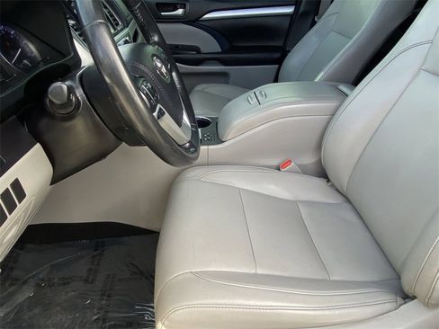 Certified 2018 Toyota Highlander XLE image 21