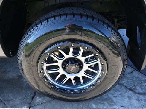 Used 2024 Nissan Titan SV AWD/4WD image 13
