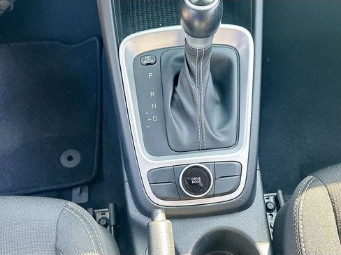Used 2023 Hyundai Venue SEL FWD image 22
