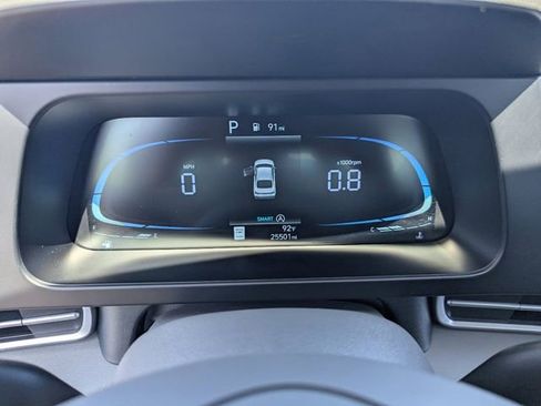 Used 2025 Hyundai Elantra SE image 32