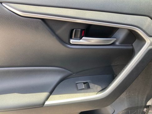 Used 2025 Toyota RAV4 XLE FWD image 11