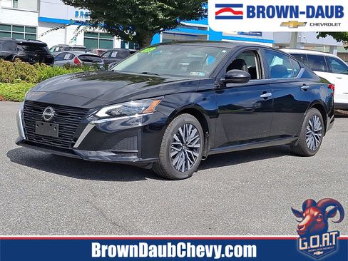 Used 2023 Nissan Altima 2.5 SV w/ SV Premium Package AWD/4WD image 1