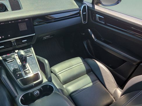 Used 2020 Porsche Cayenne AWD/4WD image 14